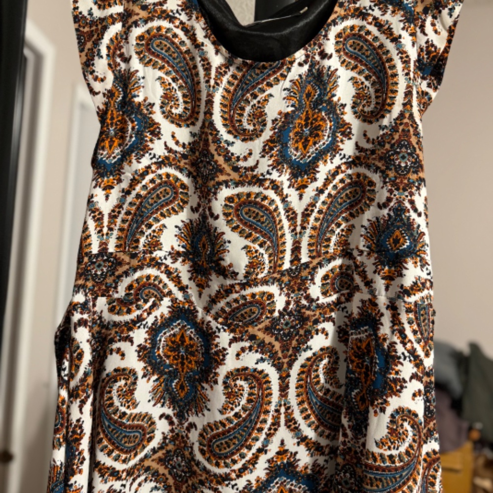 Dress - Picture 5 of 5